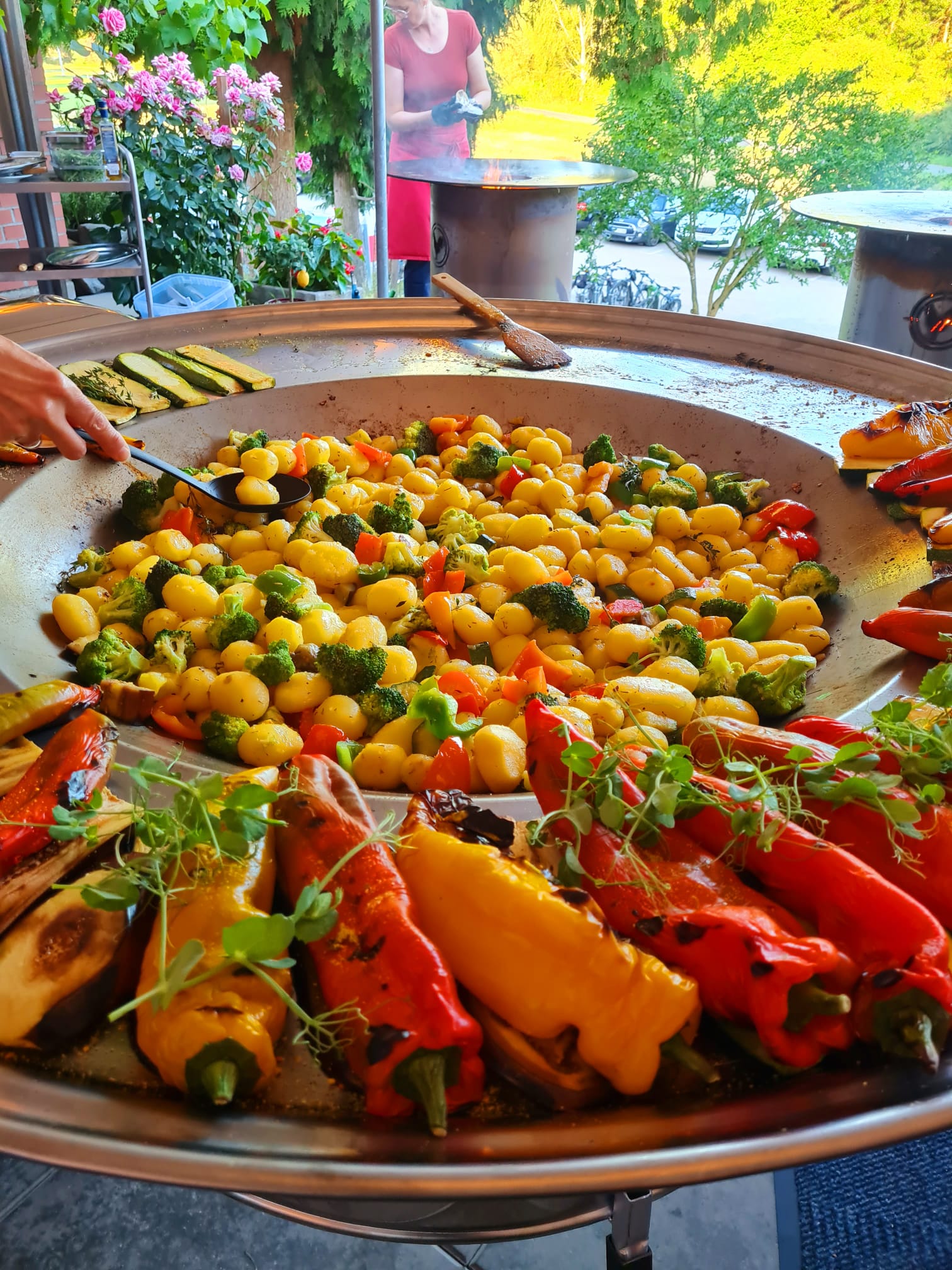Buntes Grillgericht vom Catering im Restaurant Picok