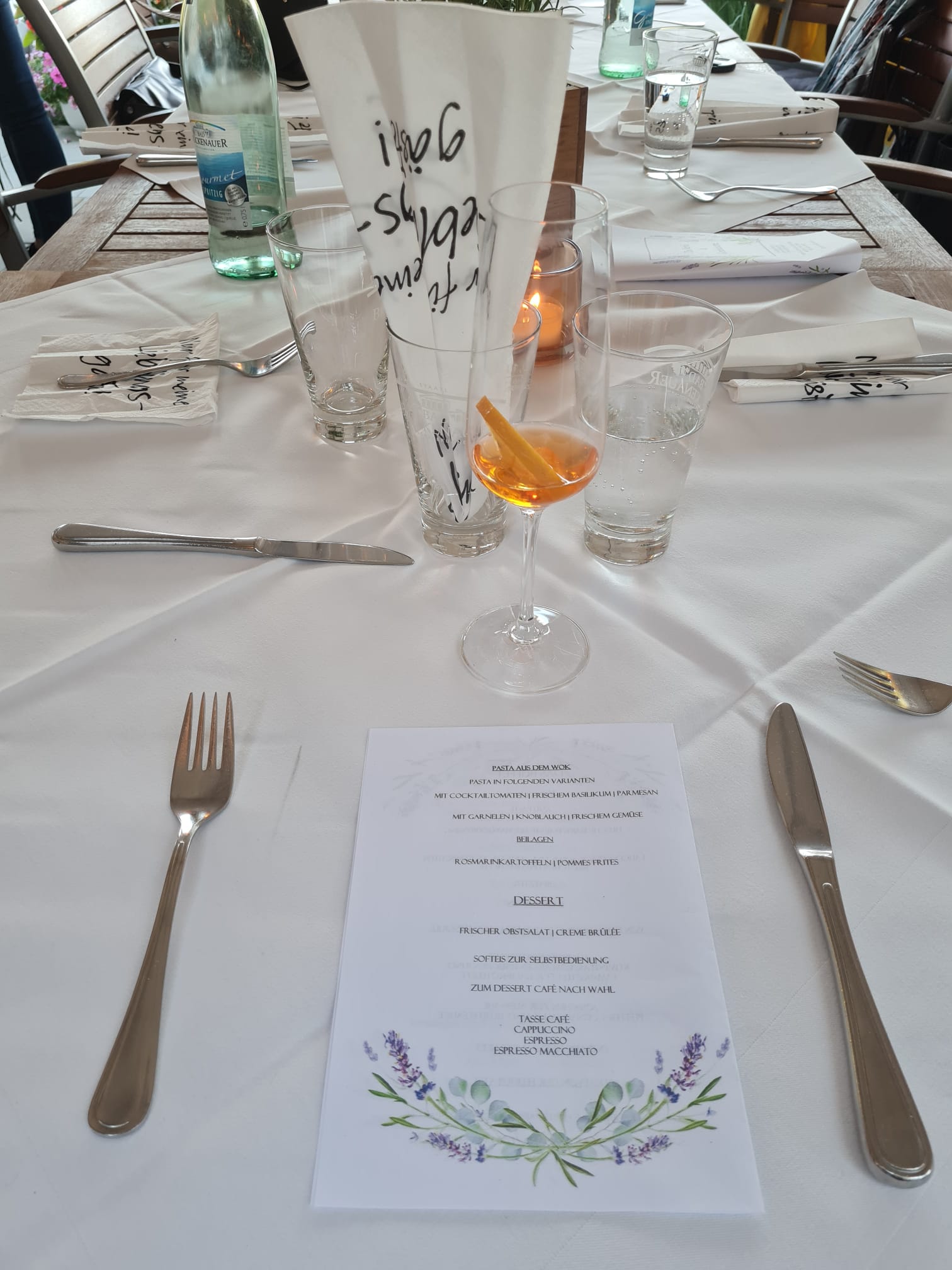 Festlich gedeckte Tafel im Restaurant Picok