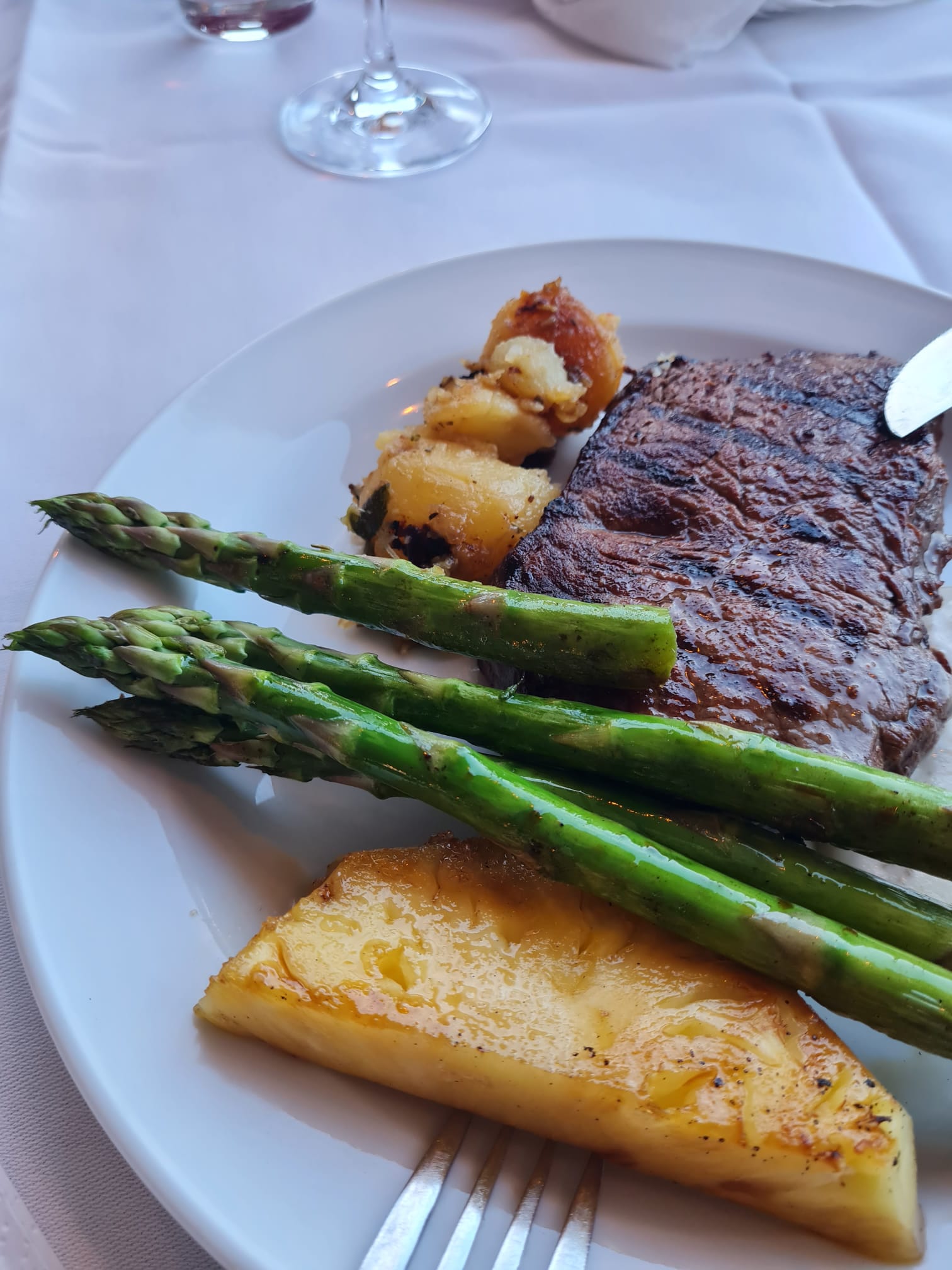 Steakgericht mit Spargel für besondere Anlässe im Picok
