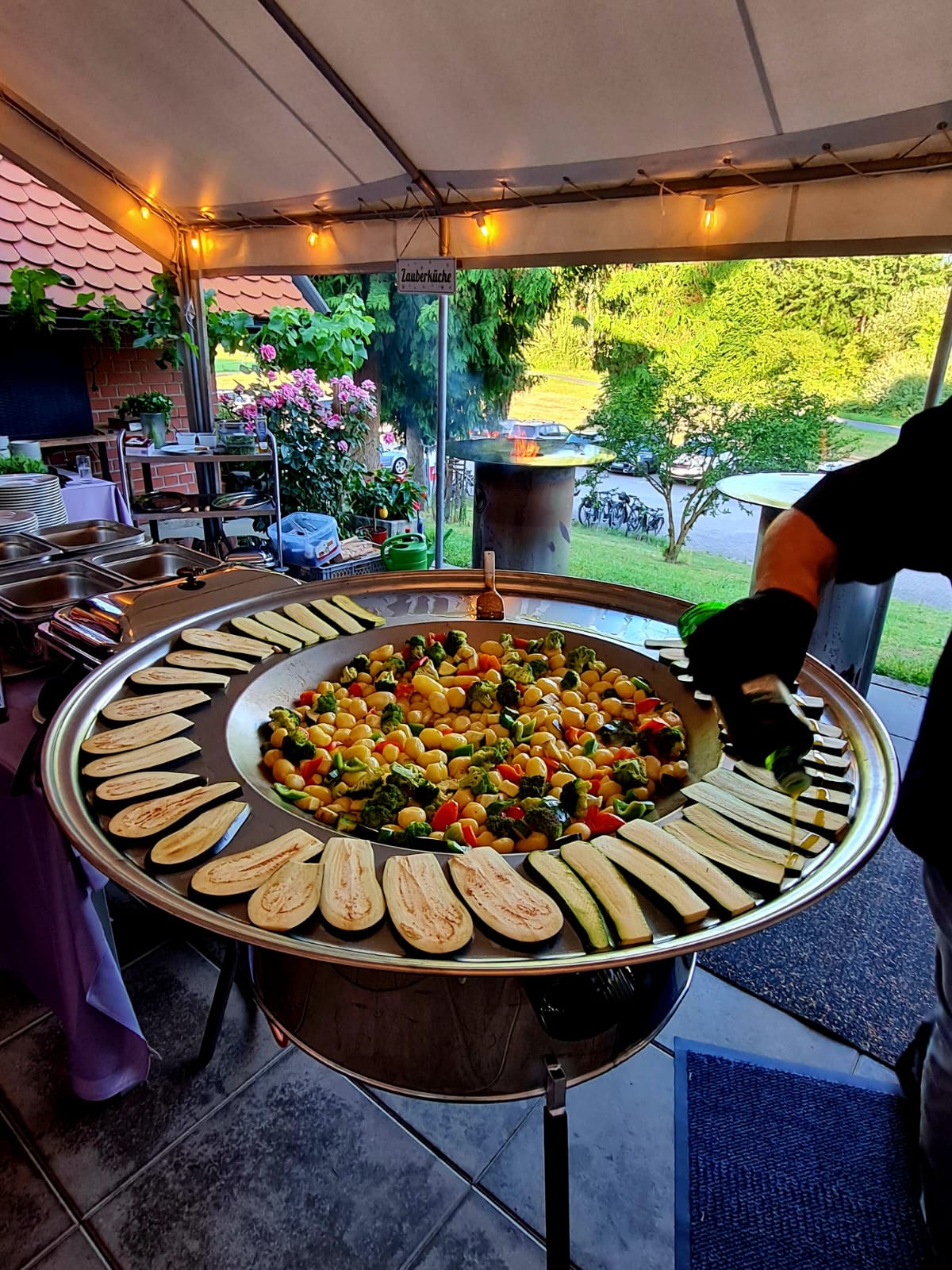 Großes Outdoor-Buffet