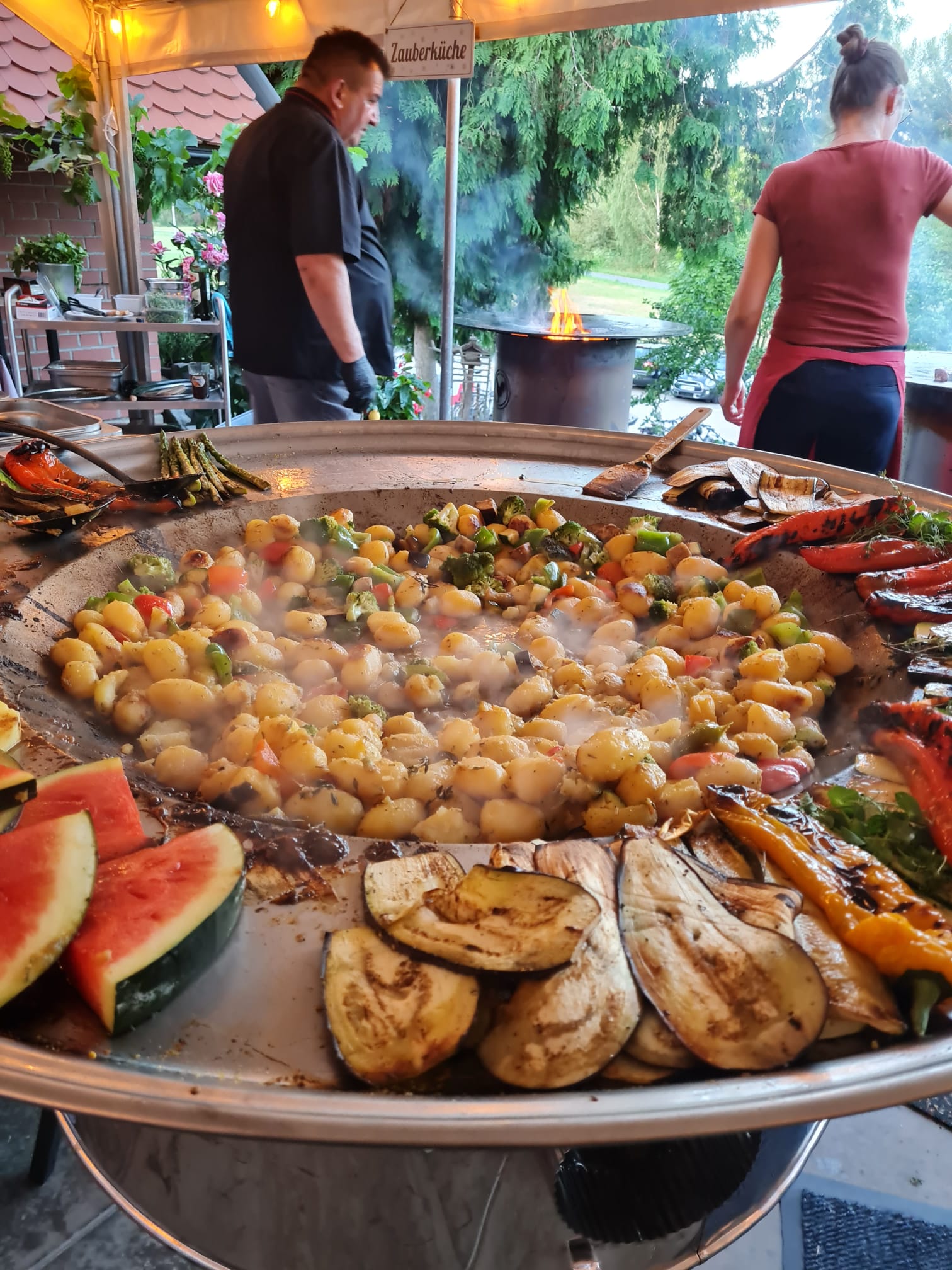 Grillcatering mit Fleisch und Brot im Restaurant Picok