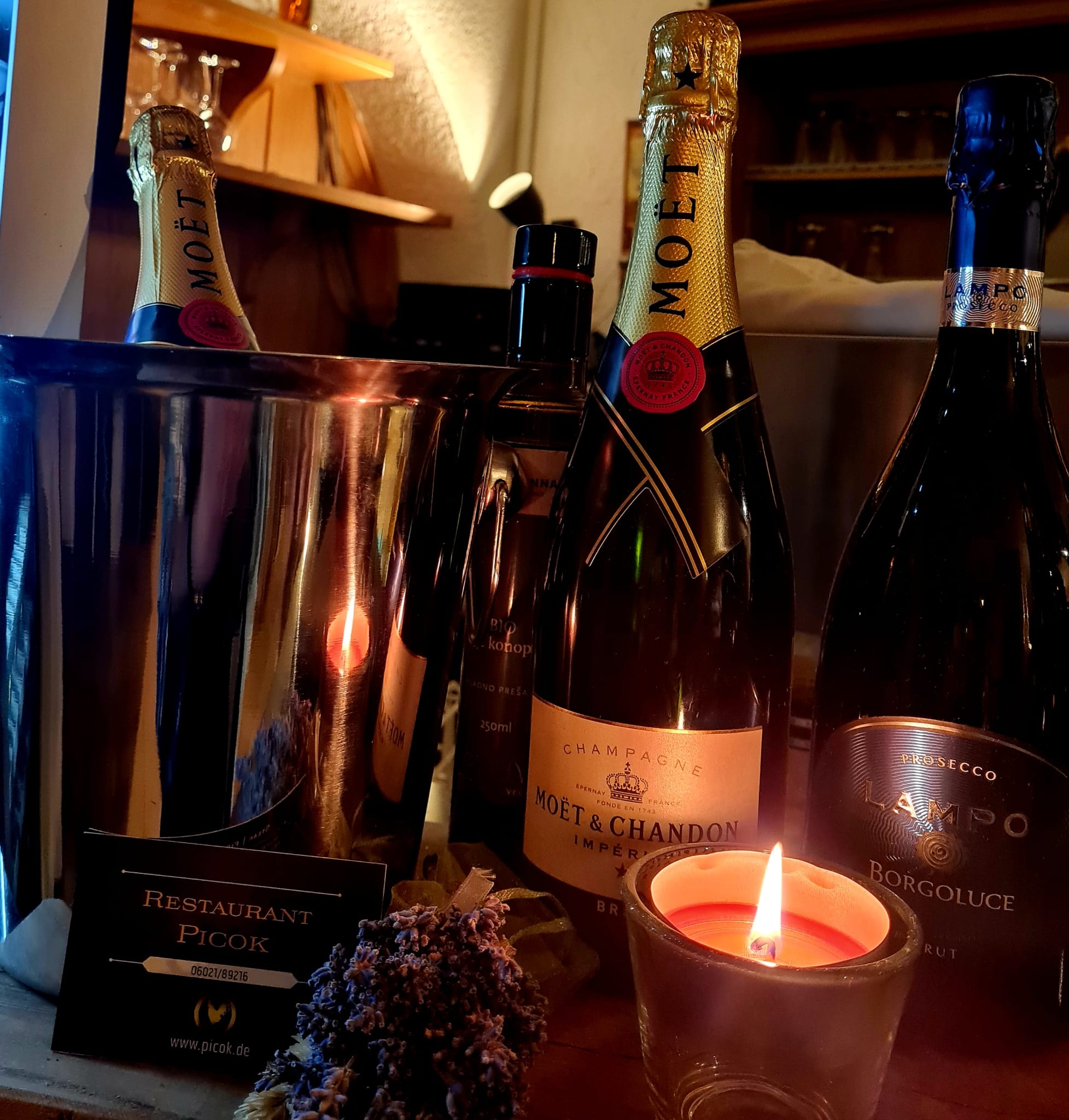 Wein und Kerzenlicht im Picok